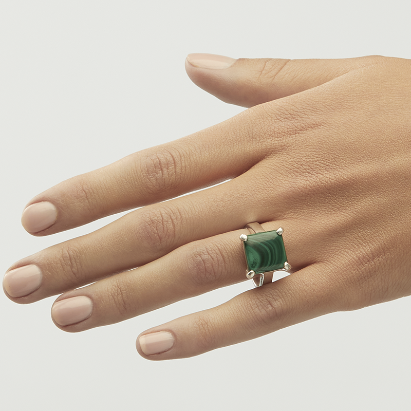 Green stone on sale square ring